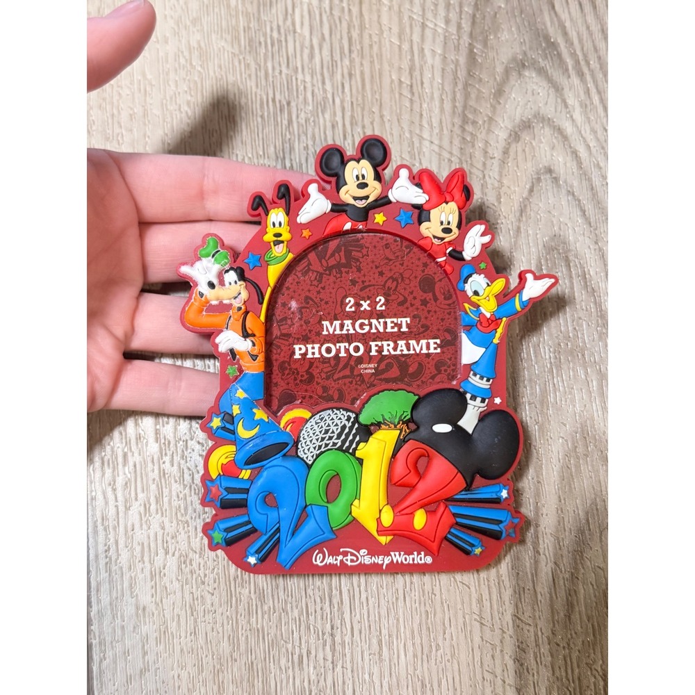 Walt Disney World 2012 Magnet Photo Frame Mickey Minnie Donald Goofy Pluto Red